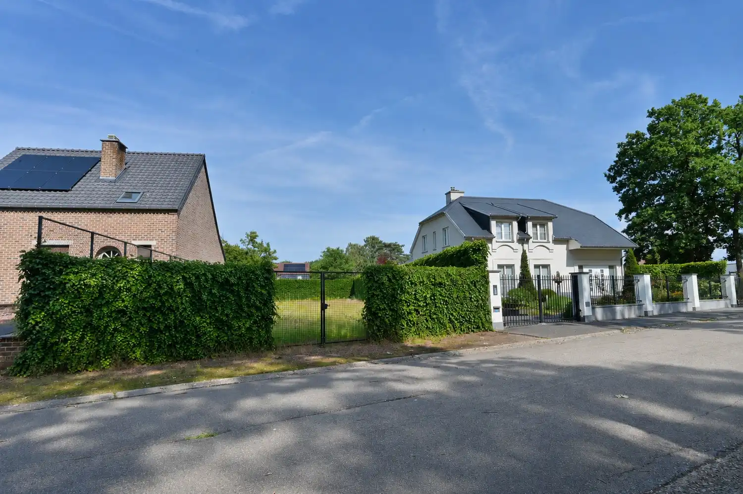 Bouwkavel op toplocatie in Neerharen met vergund project foto {{pictureIndex}}