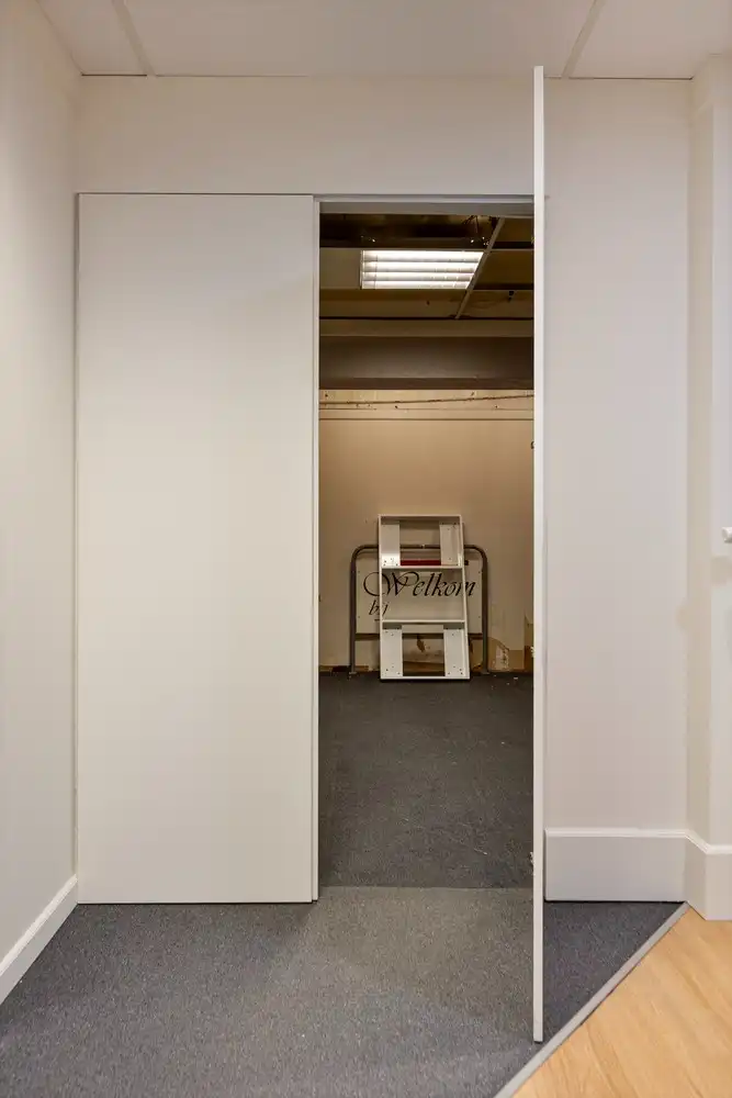 Handelspand met maximale zichtbaarheid langs de Rijksweg in Maasmechelen foto 10