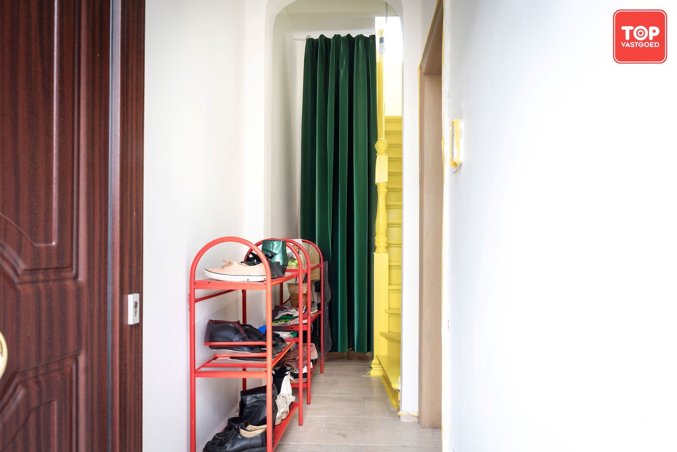 Woning met mooie tuin en ingang via de achtergelegen garage.  foto 10