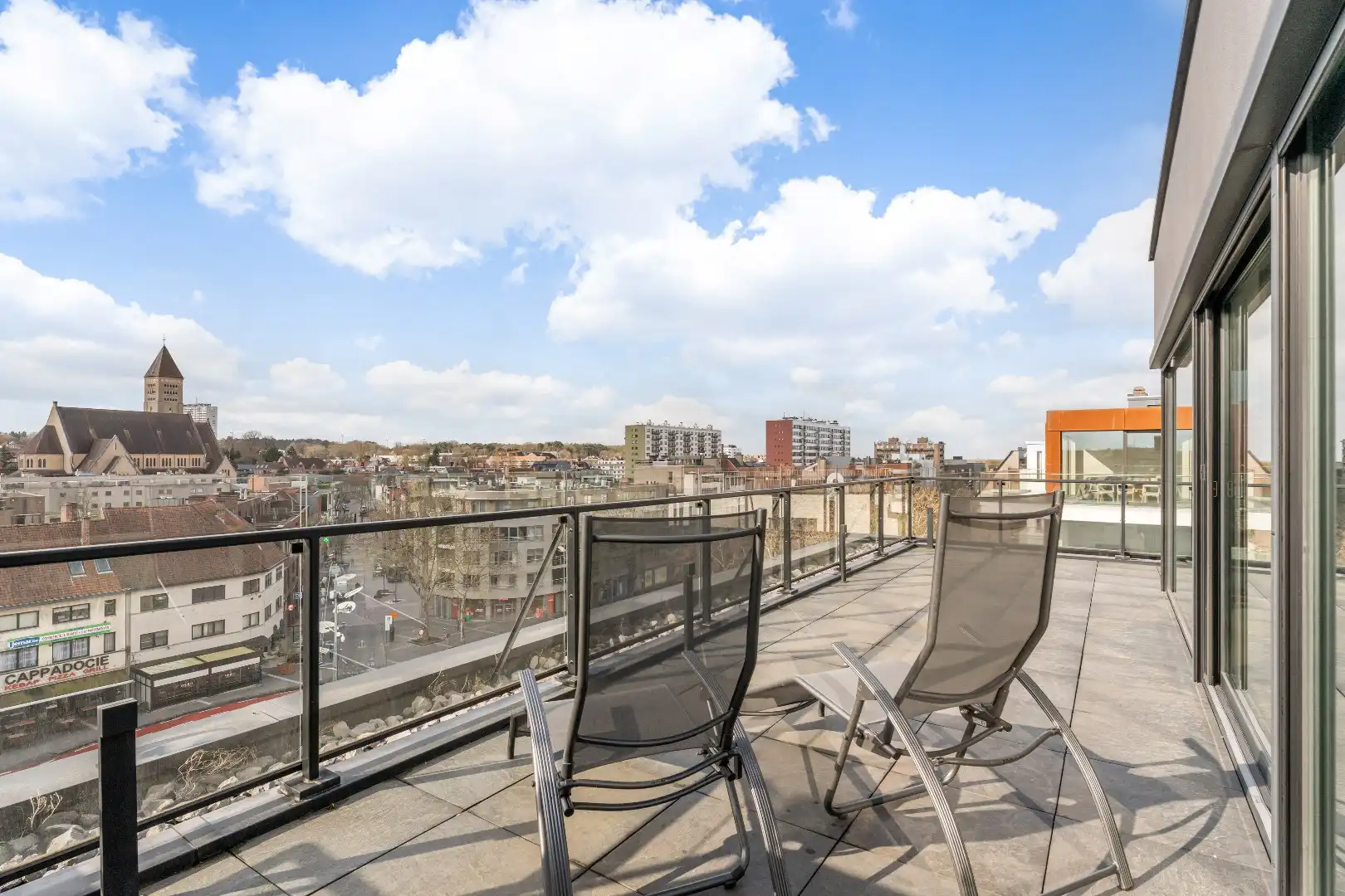 Exclusief penthouse met ruim terras, 2 slpk, dubbele autostaanplaats, centrum Genk foto 34