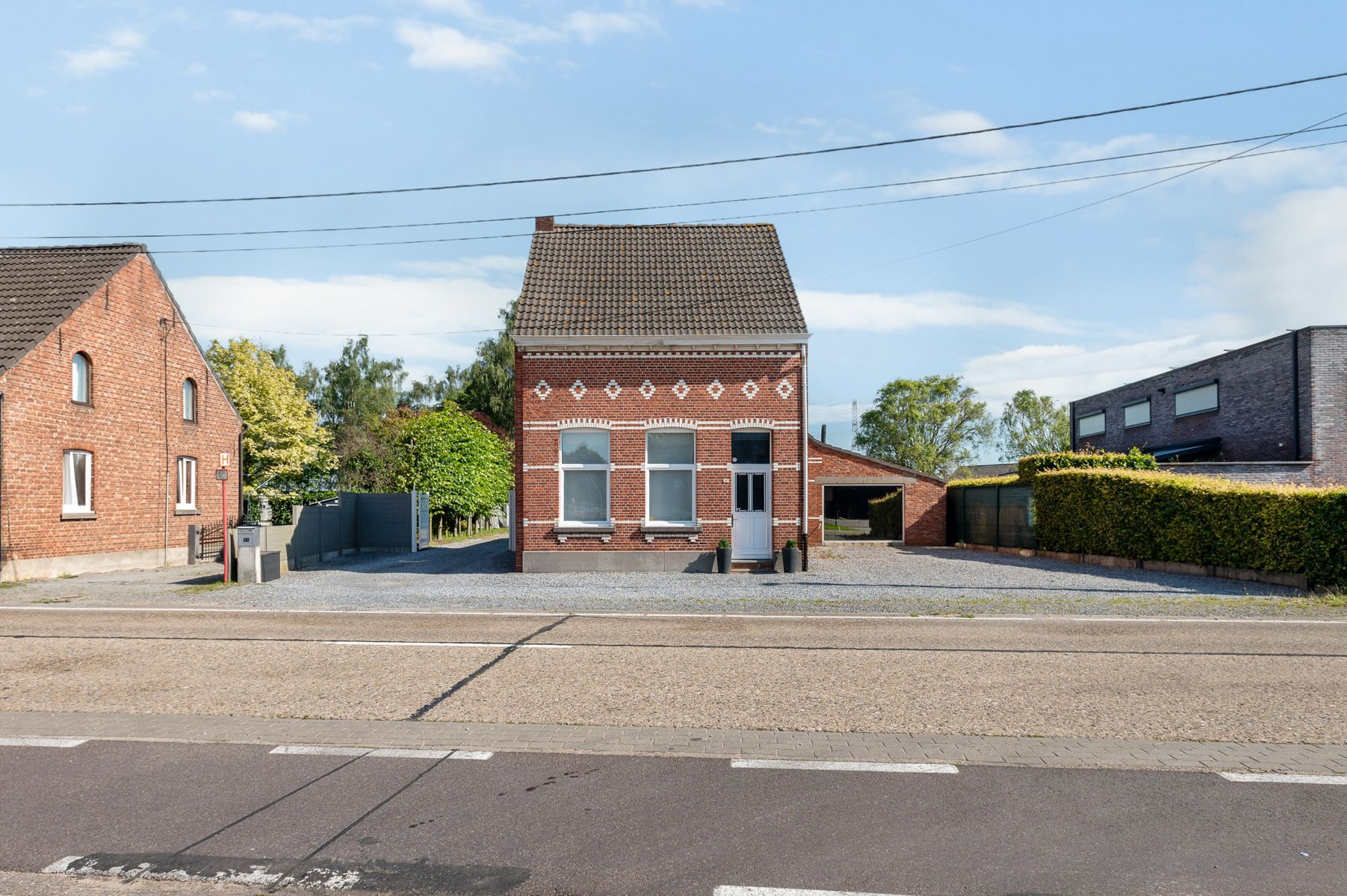 Hoofdfoto van de publicatie: Woning met mogelijkheden en vergunde feestzaal op 2.012m²