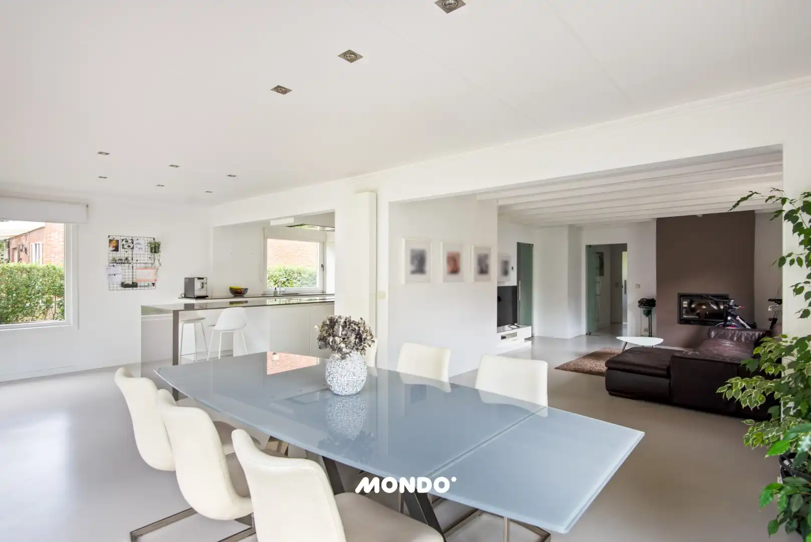 Gerenoveerde laagbouw woning! foto 2