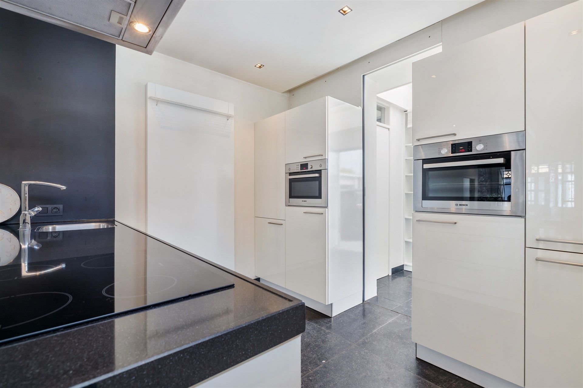 Unieke woning in lofstijl met 3 slaapkamers en dubbele garage foto 10