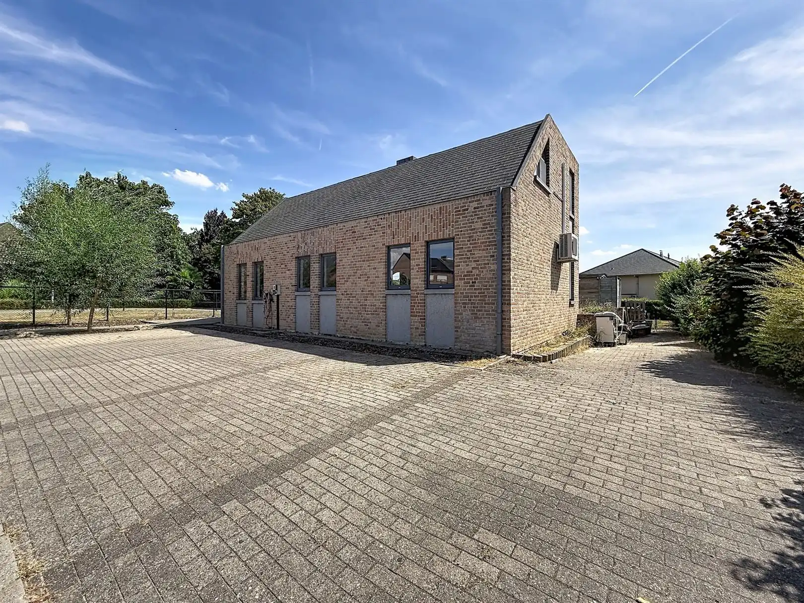 Huis met praktijkruimte, 4 slpks,  2 bdks, 10a 34ca foto 35