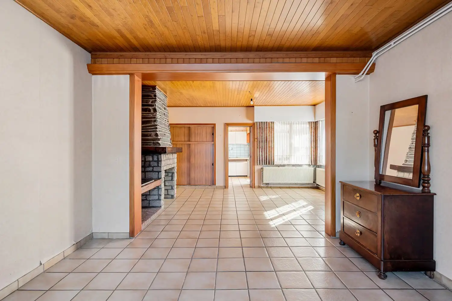 Te renoveren woning met garage en diepe tuin. foto 4