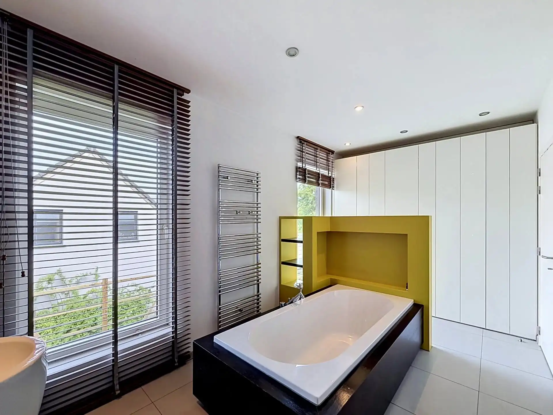 Moderne woning met 3 slaapkamers en praktijk of kantoorruimte op mooi perceel foto 25