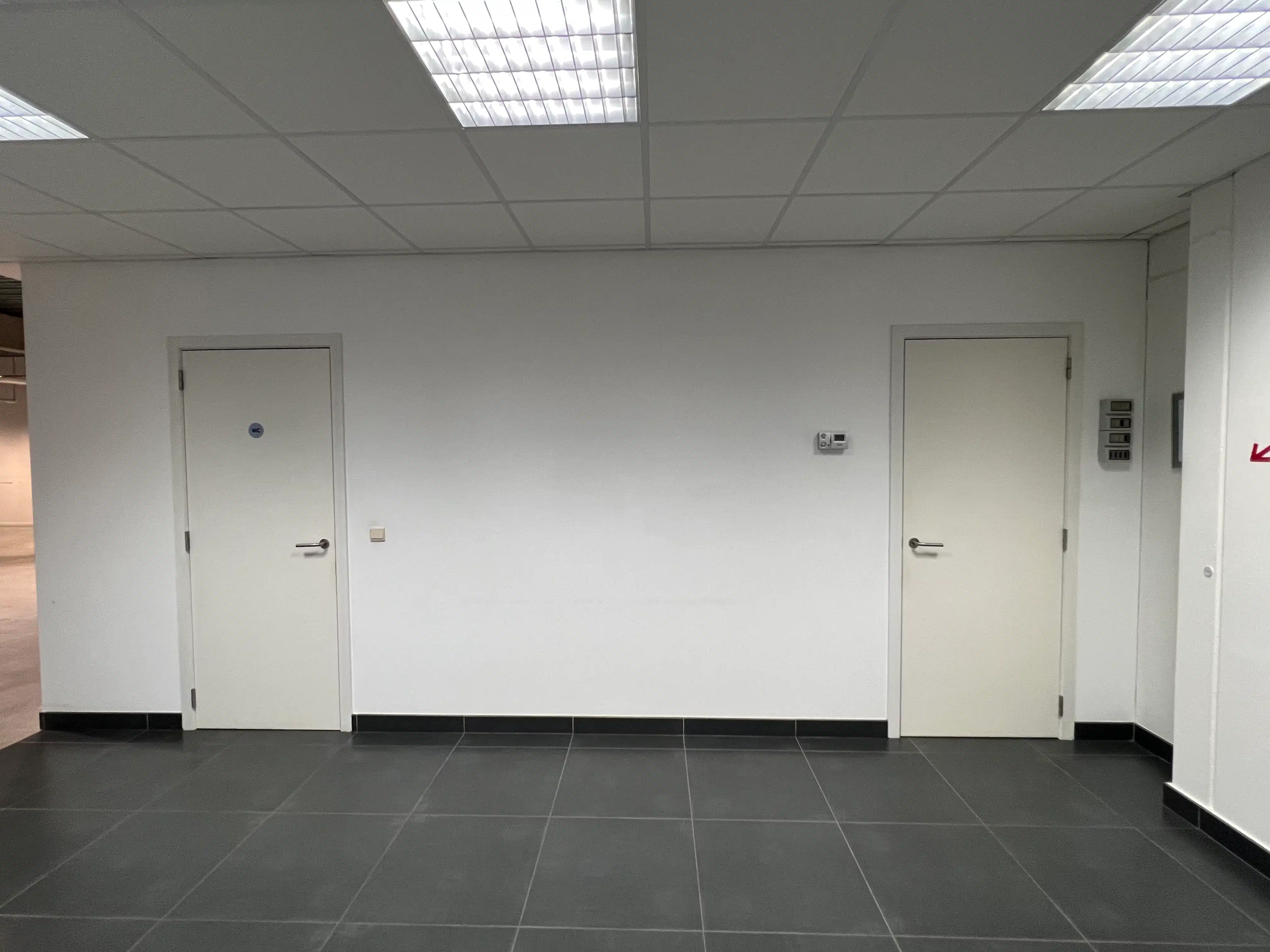 Moderne kantoor-/handelsruimte met duplex appartement – topligging Kortrijk-Wevelgem foto 13