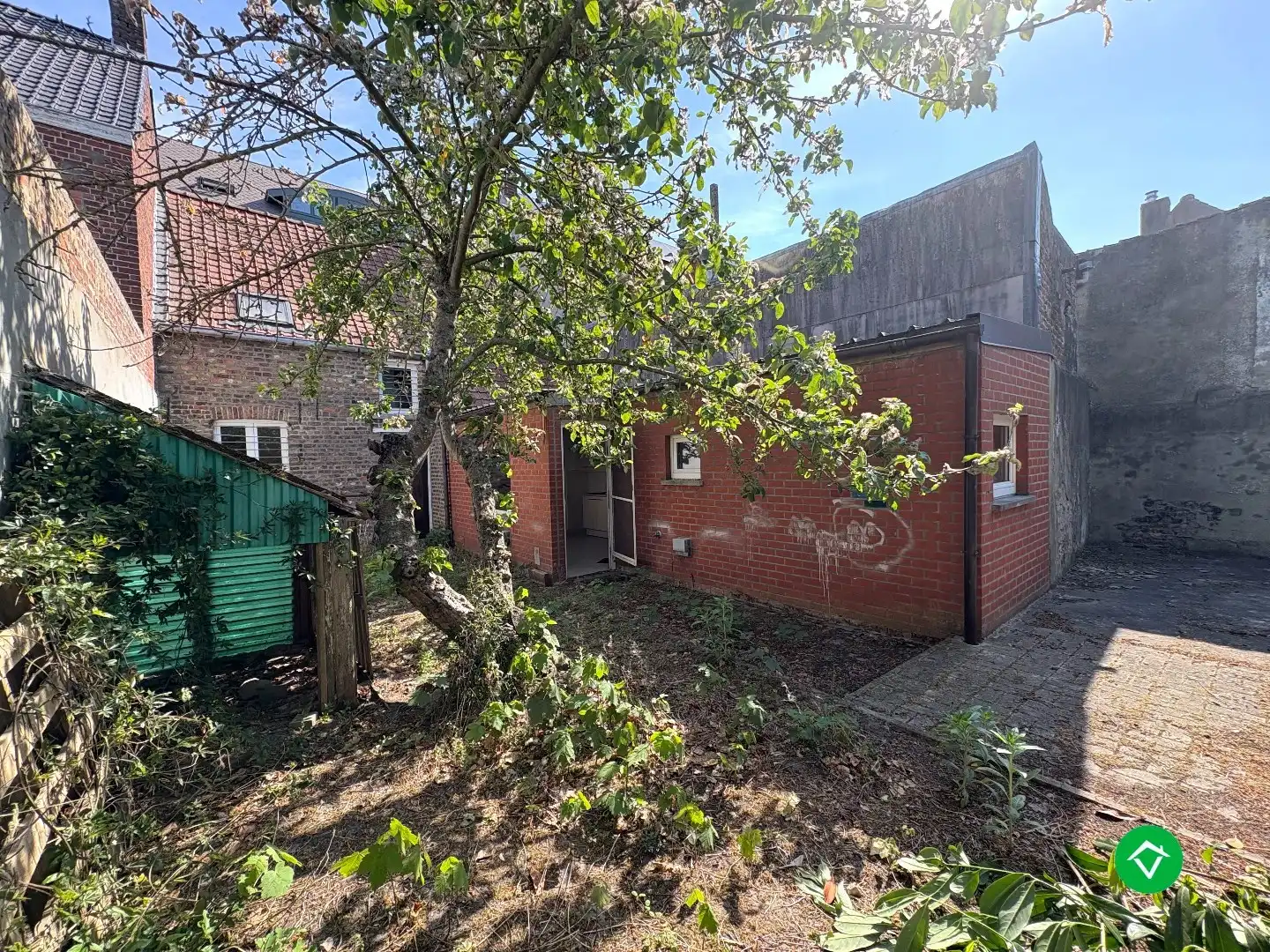 Woning met veel potentieel op een ruim perceel in het centrum van Koekelare foto 4