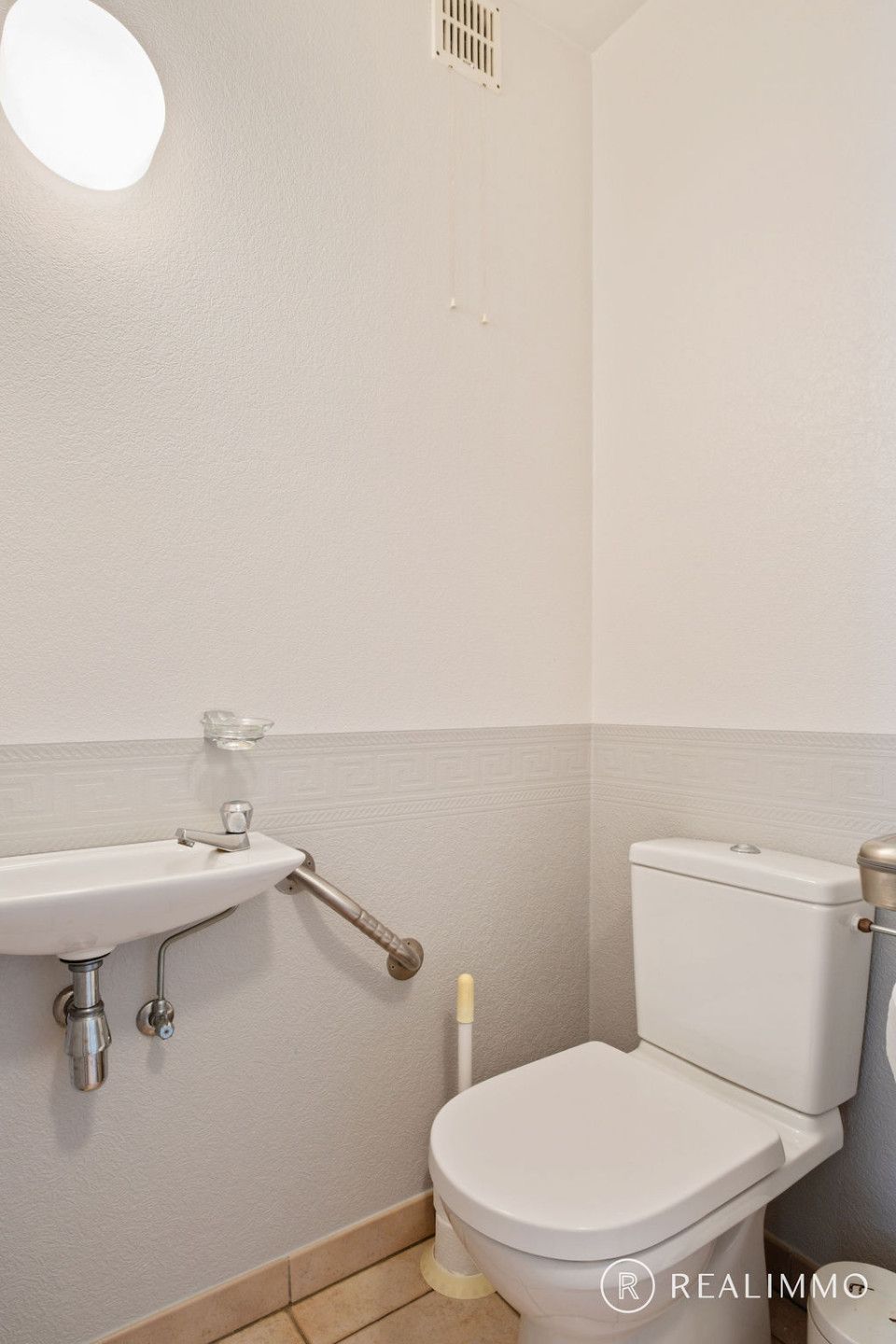 Instapklaar appartement met staanplaats en berging foto 12