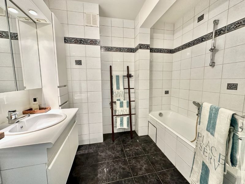 Schitterend gelegen 1 slpk penthouse met royaal dakterras foto 14