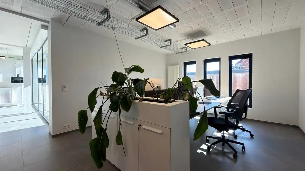 Instapklare kantoren met terras te huur vlakbij afrit E19 in Rumst foto 8