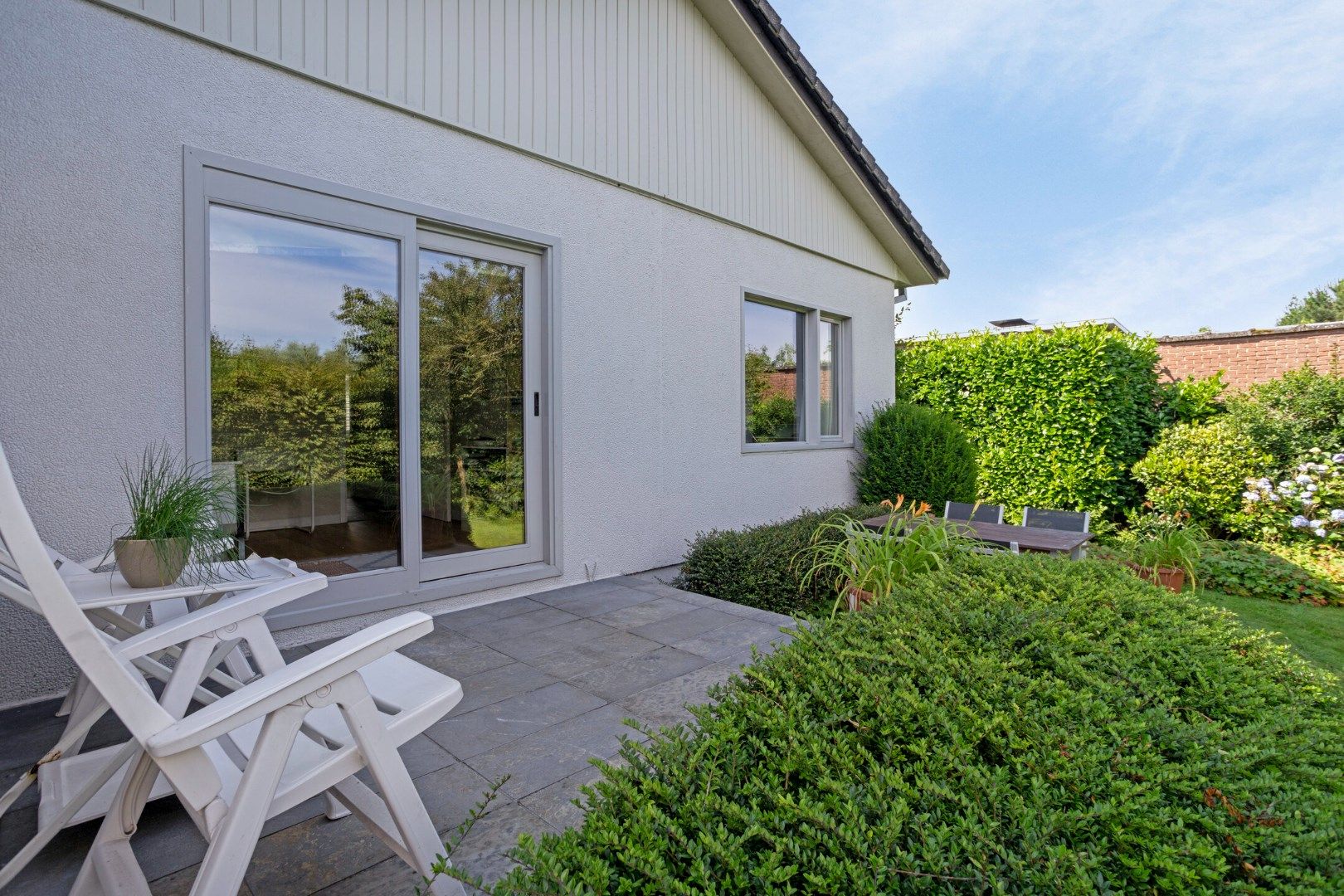 Moderne bungalow in het groen met twee slaapkamers foto 23