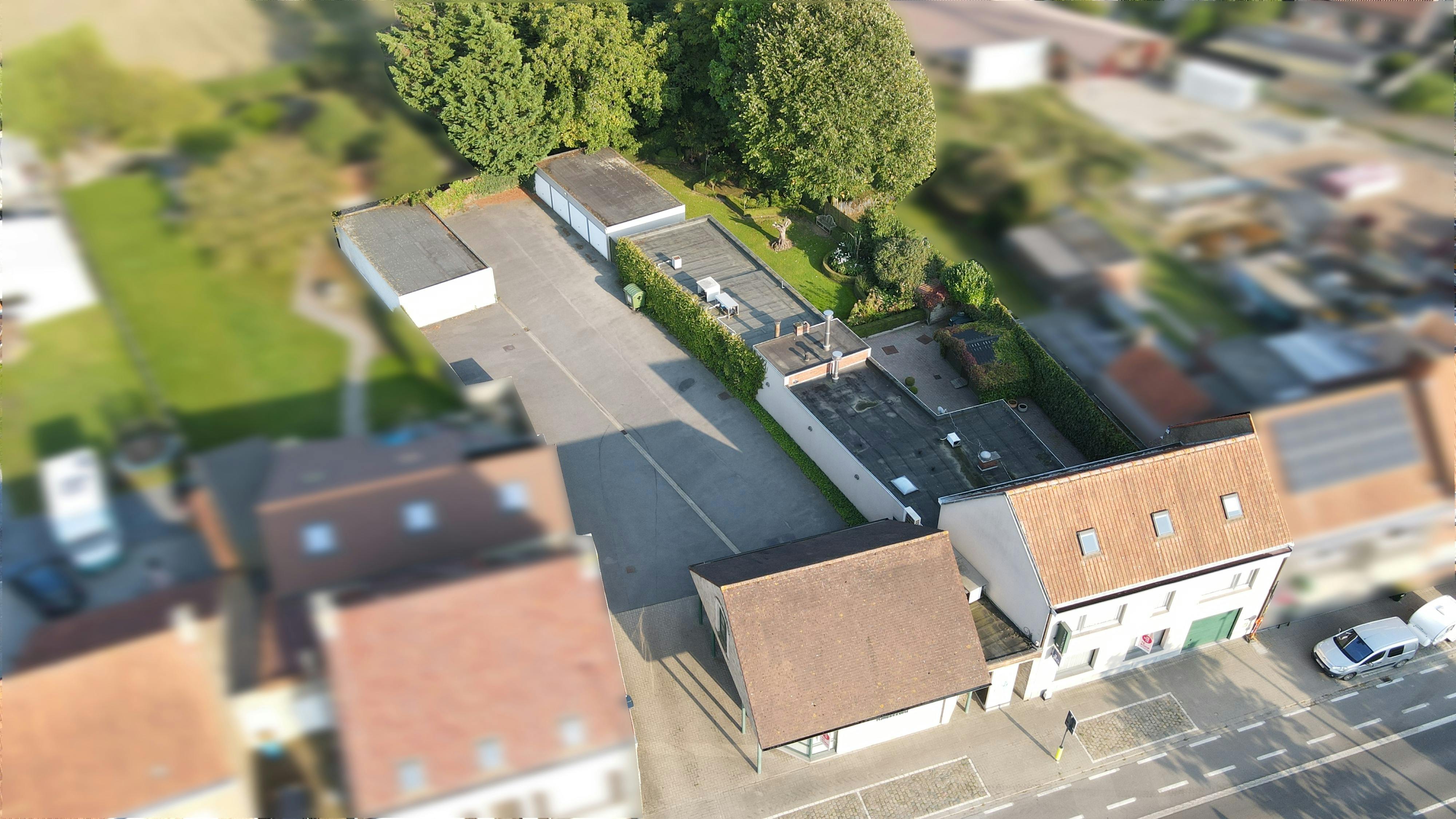 Huis met winkel, atelier en garages te koop in regio Diksmuide foto 2