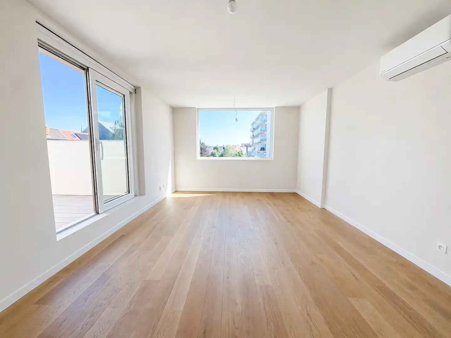 Instapklaar nieuwbouwappartement met 2 terrassen foto {{pictureIndex}}