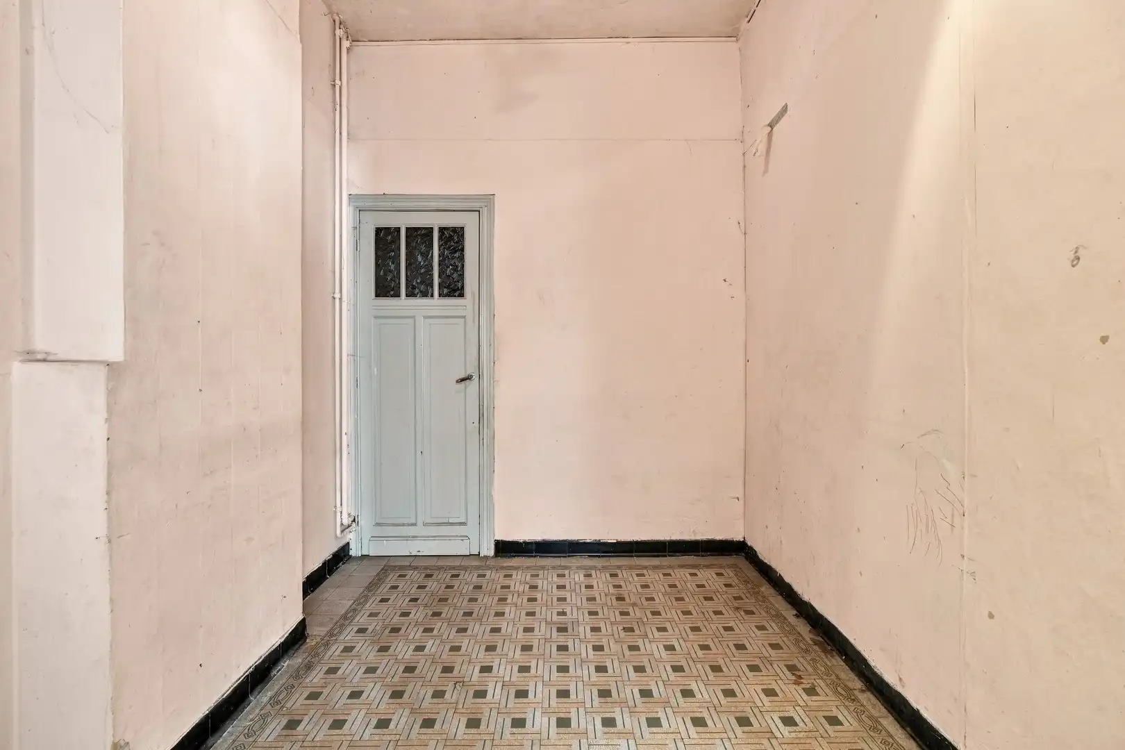 Te renoveren half open bebouwing met uitweg achteraan foto 3