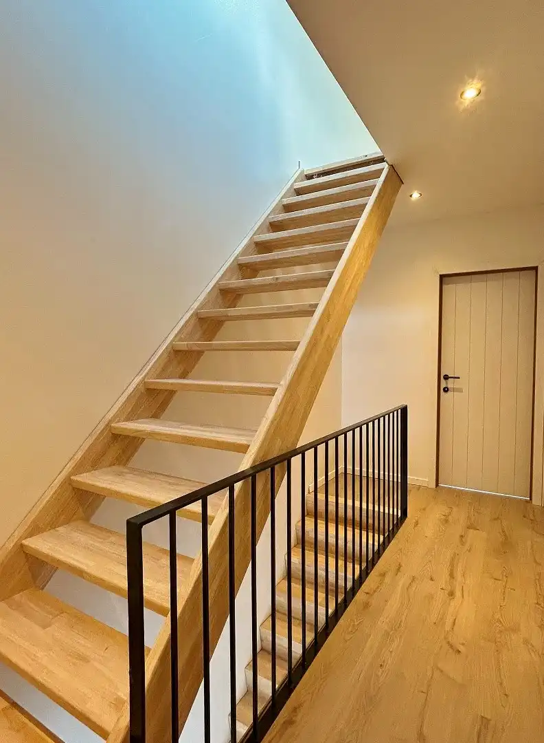 Volledig gerenoveerde rijwoning met 3 slaapkamers en gezellig tuintje. foto 7