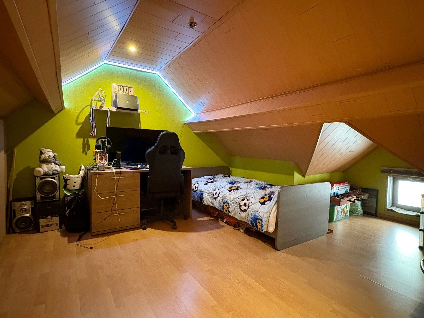 Starterswoning te koop in Roeselare met 2-3 slaapkamers en een ruime  vernieuwde leefruimte.  foto 13