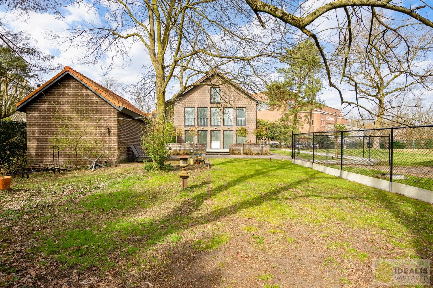 STATIGE, STRAKKE EN UITERST RUIME WONING/KANTOOR MET HOOGSTAANDE AFWERKING EN OOG VOOR DETAIL. VOORZIEN VAN 3 SLAAPKAMERS, RIANTE LEEFRUIMTES ÉN UNIEKE LANDSCAPE KANTOORRUIMTES OP RESIDENTIËLE DOCH GUNSTIGE LOCATIE! foto 57