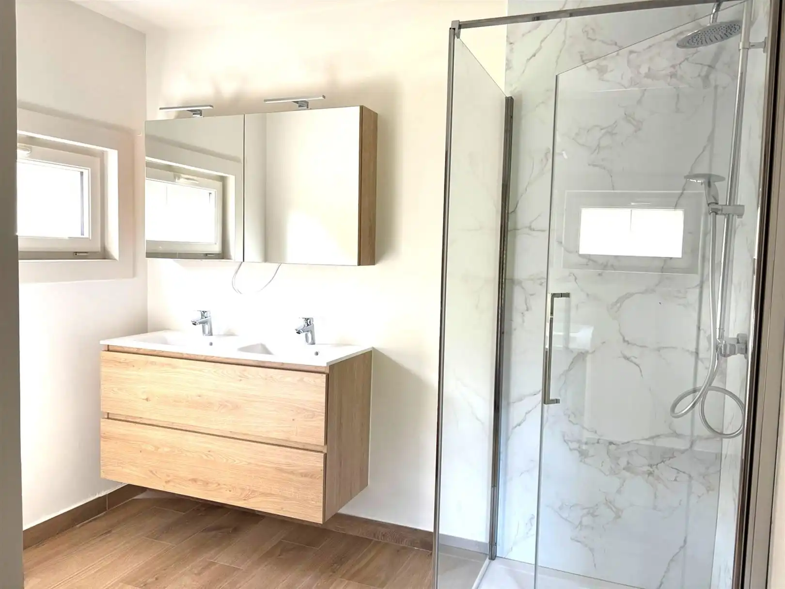 TE HUUR: Gerenoveerde woning met 3 slaapkamers te Paal! foto 10