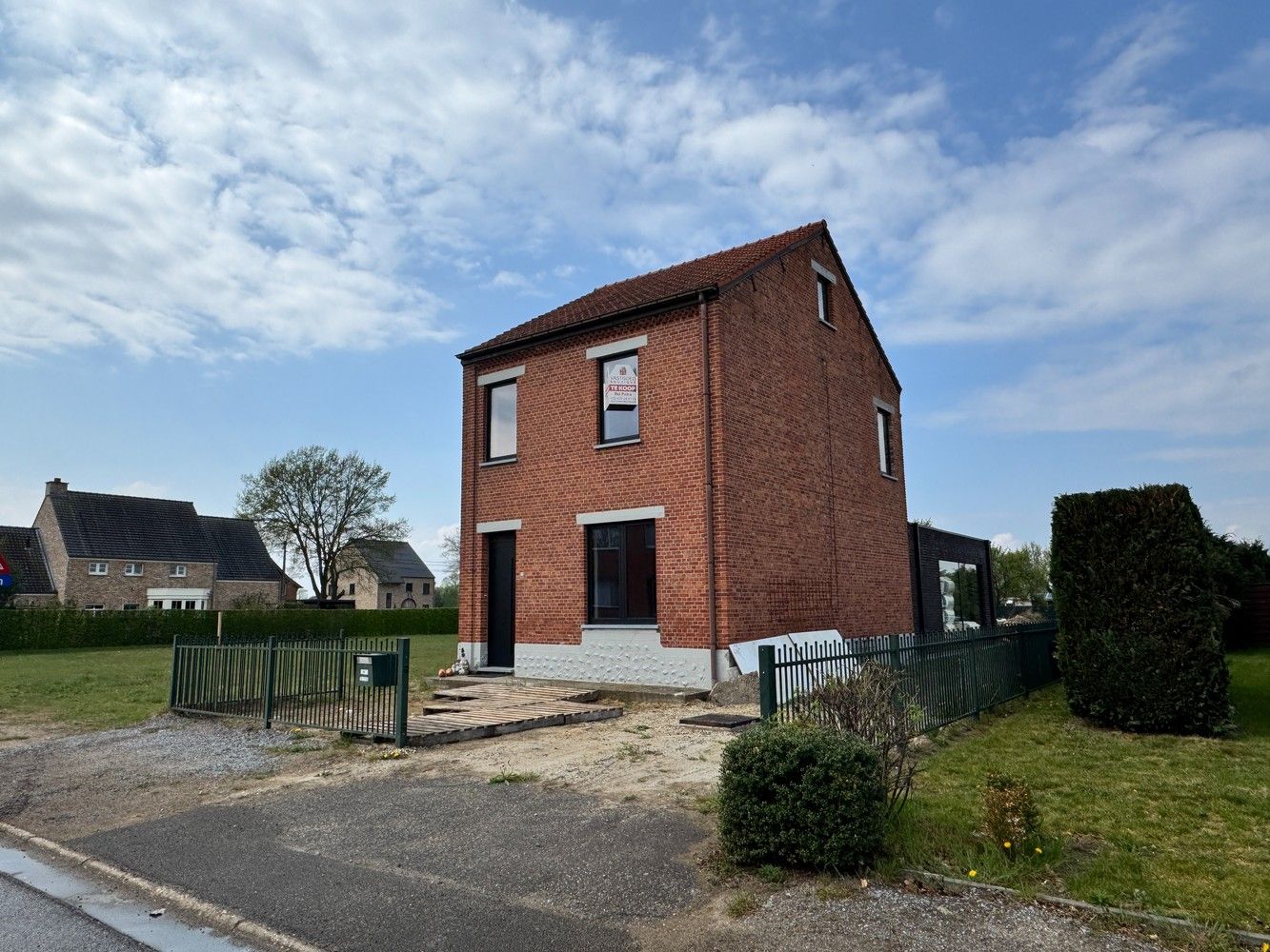 🏡  Casco woning met bijbouw op royaal perceel van 15a foto 2