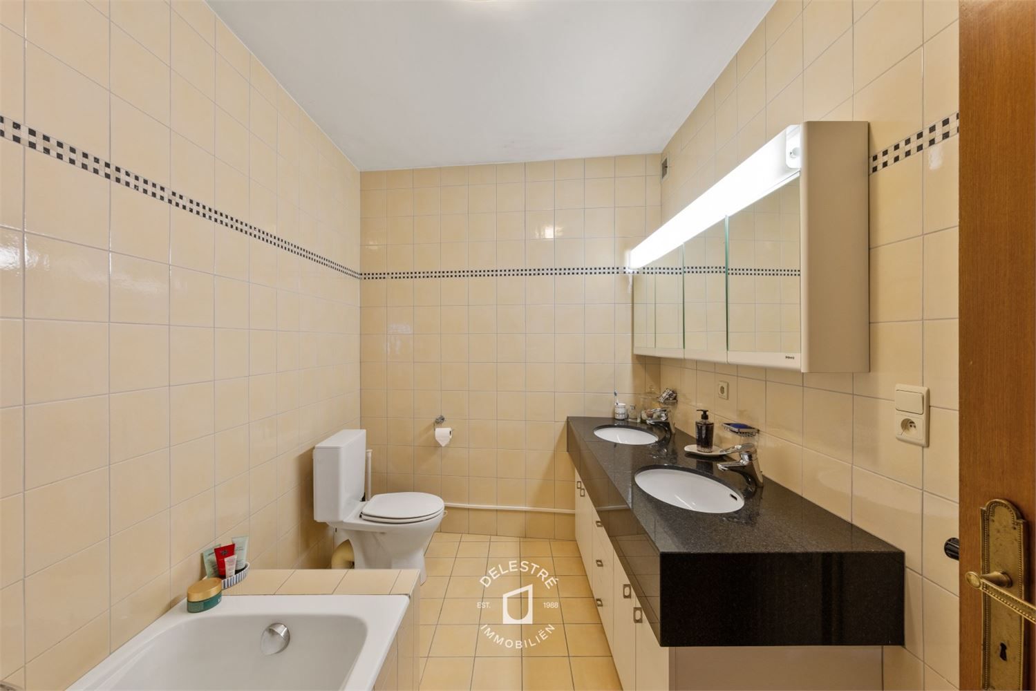 SOLIDE (HANDELS)WONING MET GARAGE BRUSSELBAAN foto 27