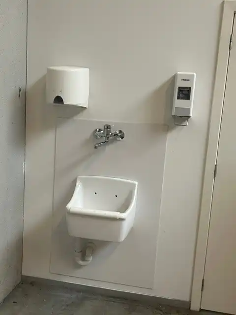 TE KOOP: MODERN BEDRIJFSPAND OP UITSTEKENDE LOCATIE IN PELT - IDEAL VOOR UW VOLGENDE ONDERNEMING! foto 10