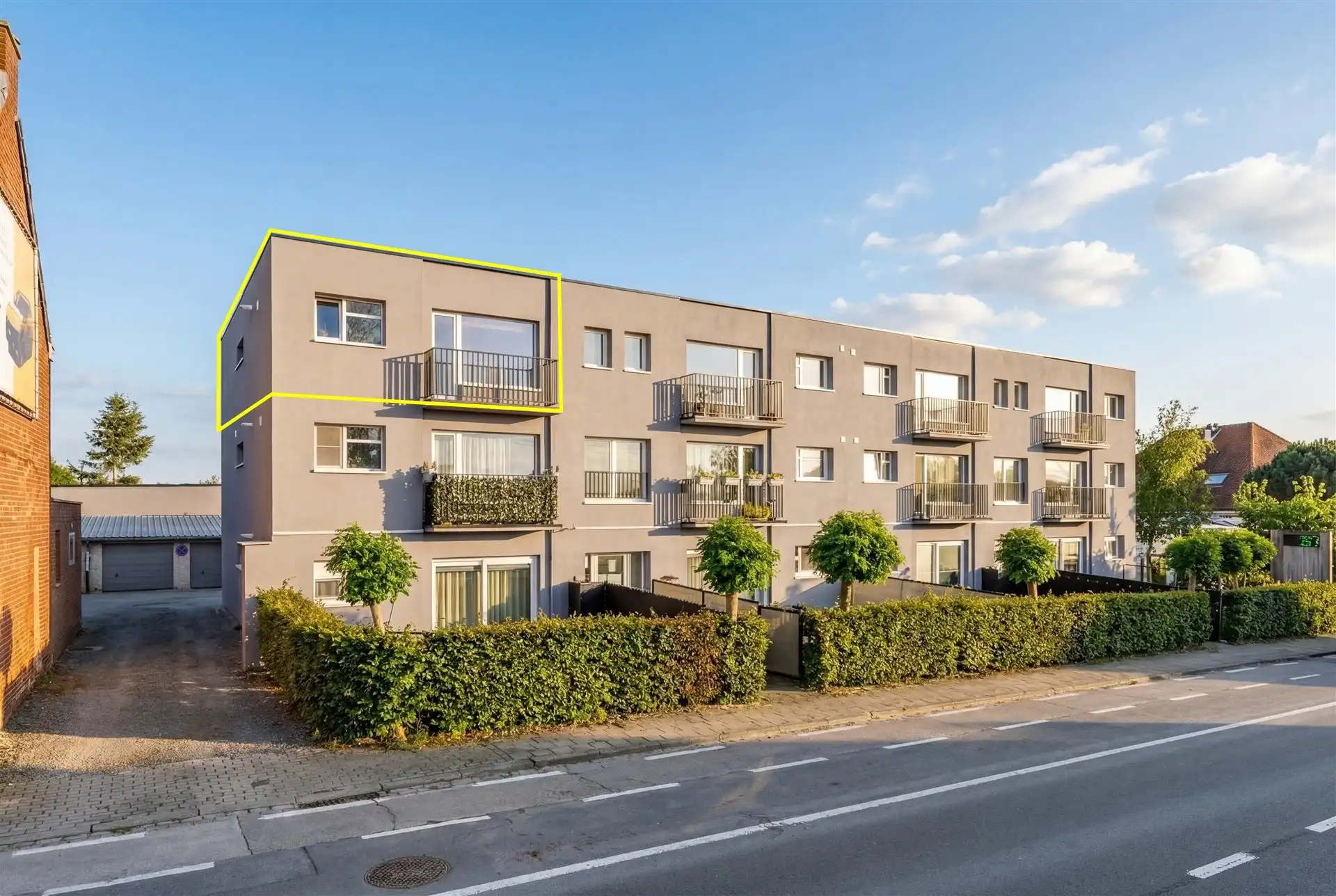 Energiezuinig 2 slaapkamer appartement met garage in Wetteren foto {{pictureIndex}}