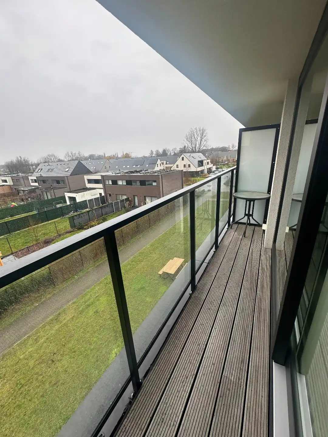 Modern 1-slpk app met terras en staanplaats foto 8