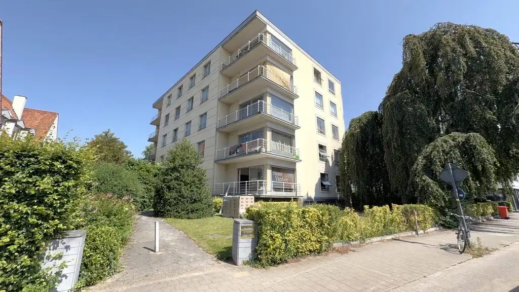 Charmant instapklaar kantoor te huur aan De Sterre in Gent foto {{pictureIndex}}