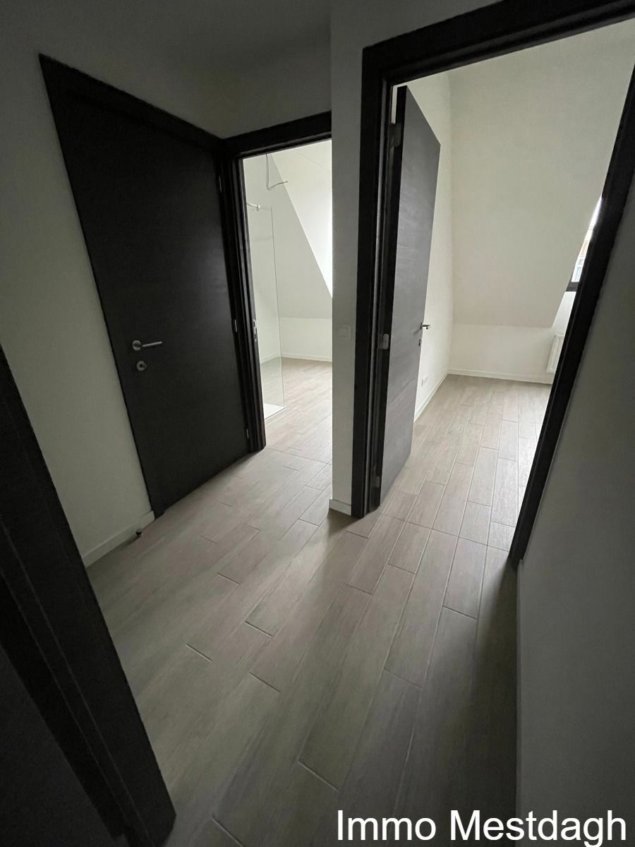 Duplex appartement op bovenste verdieping met terras & 3 slaapkamers in centrum Diest. foto 16