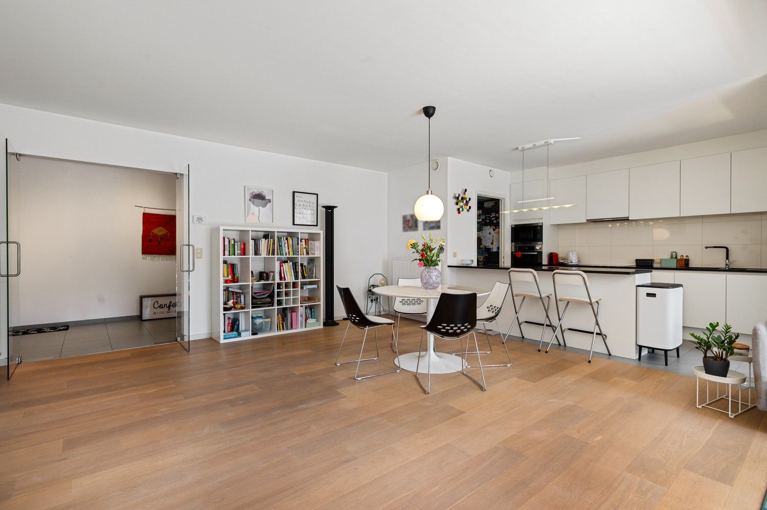 Instapklaar gelijkvloers appartement met 3 SLPK en een ruim tuin/terras in Antwerpen! foto 8