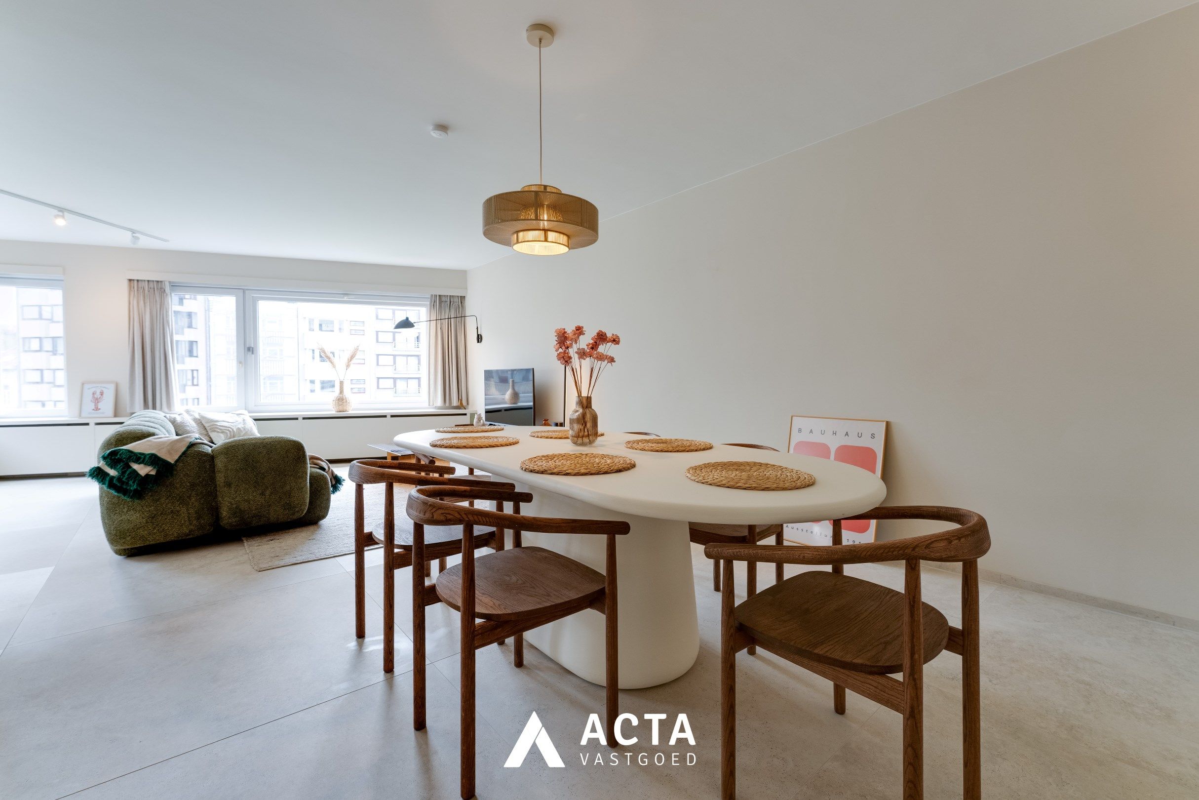 Subliem gerenoveerd appartement met twee slaapkamers op het Leopold I Plein foto 4