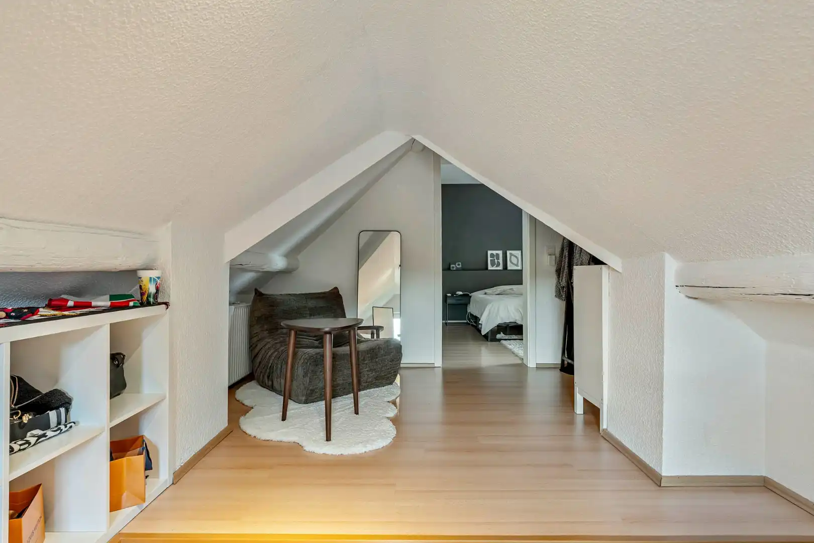 Comfortabel, mooi gerenoveerd duplex-appartement mét ruim terras en carport! foto 14