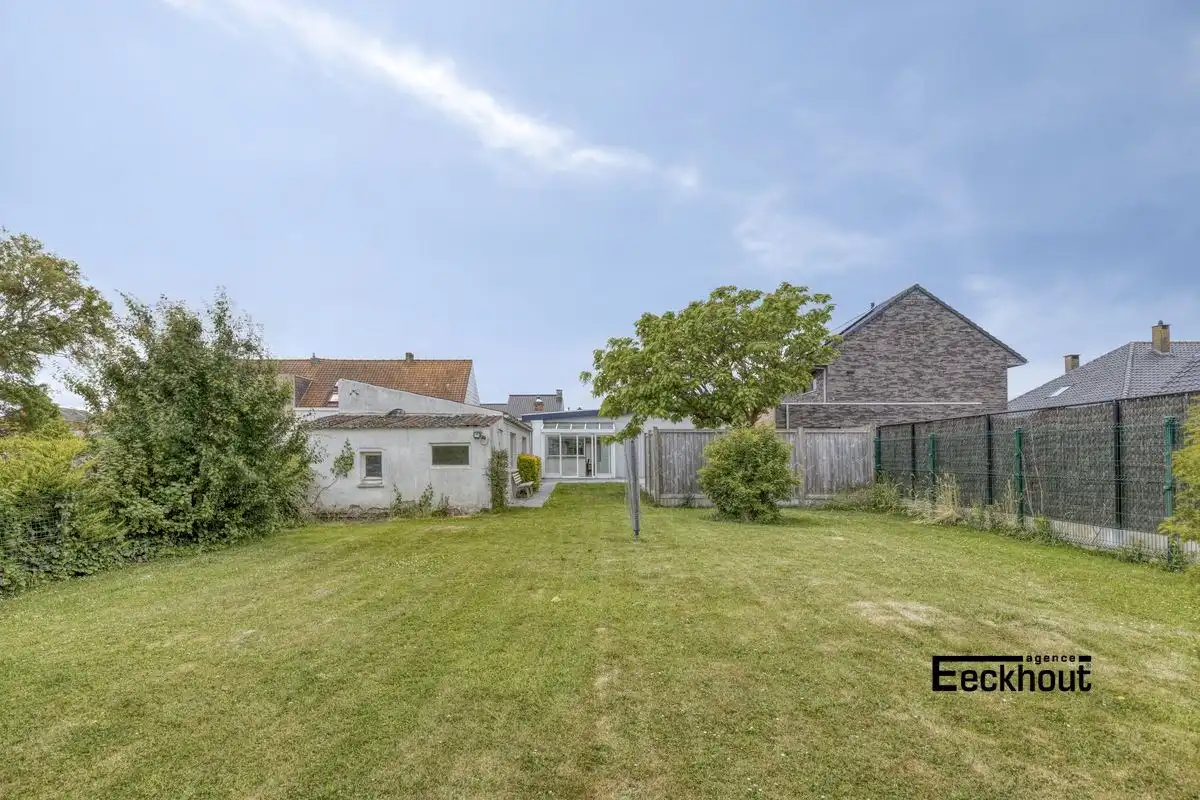 Halfopen bungalow met prachtige tuin en garage! foto 15