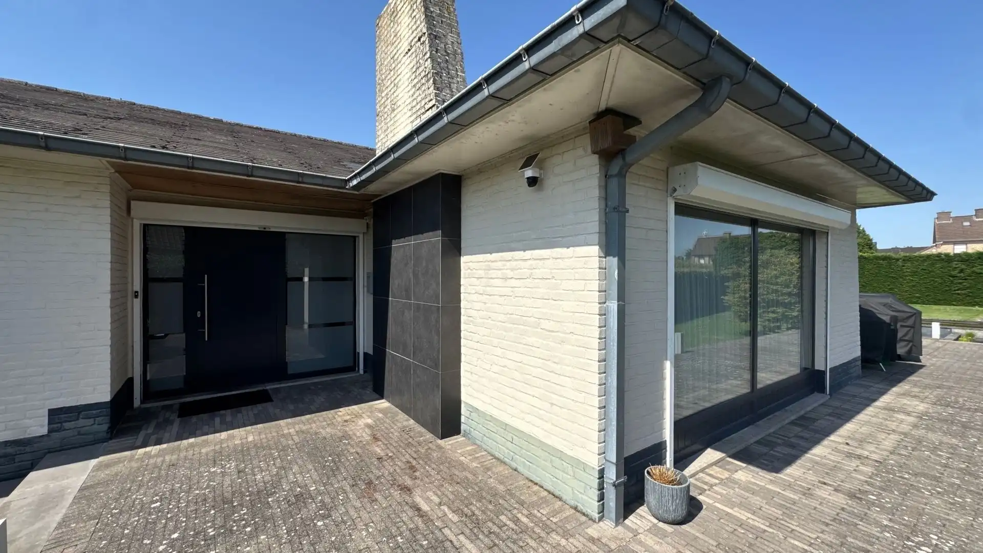 Vrijstaande gelijkvloerse woning op een perceel van 18a30ca. foto 2
