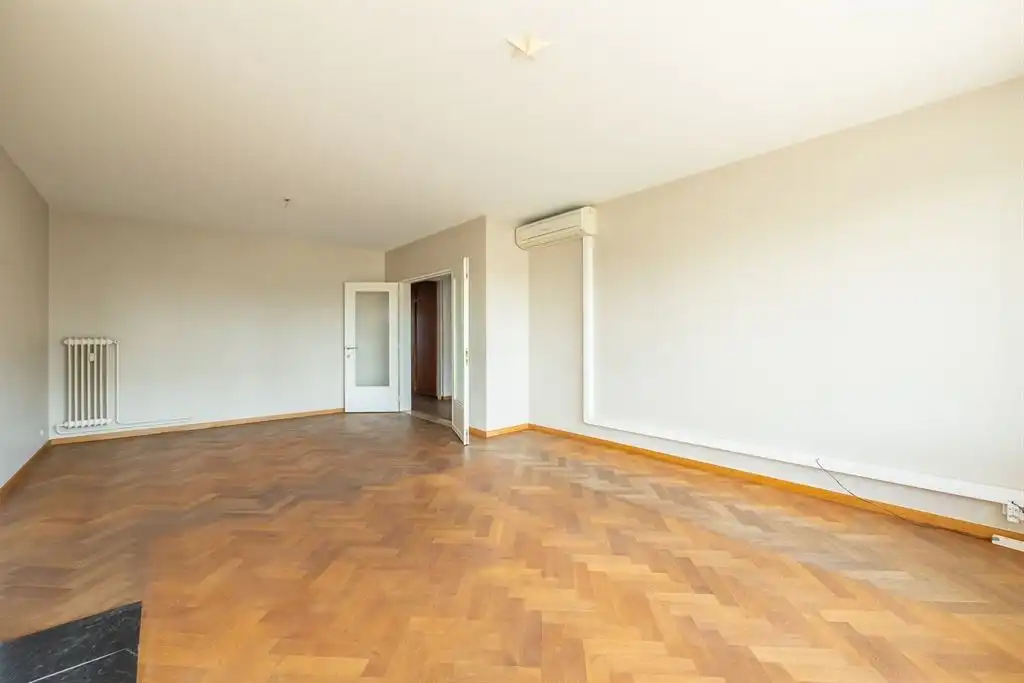 Instapklaar appartement op prachtige visgraatparket foto 3