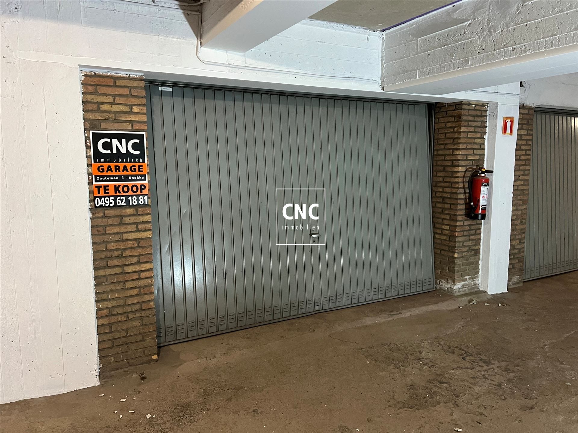 Zeer goed gelegen ruime garagebox te Zeebrugge-Bad. Inrit langs de Brusselstraat. foto 3
