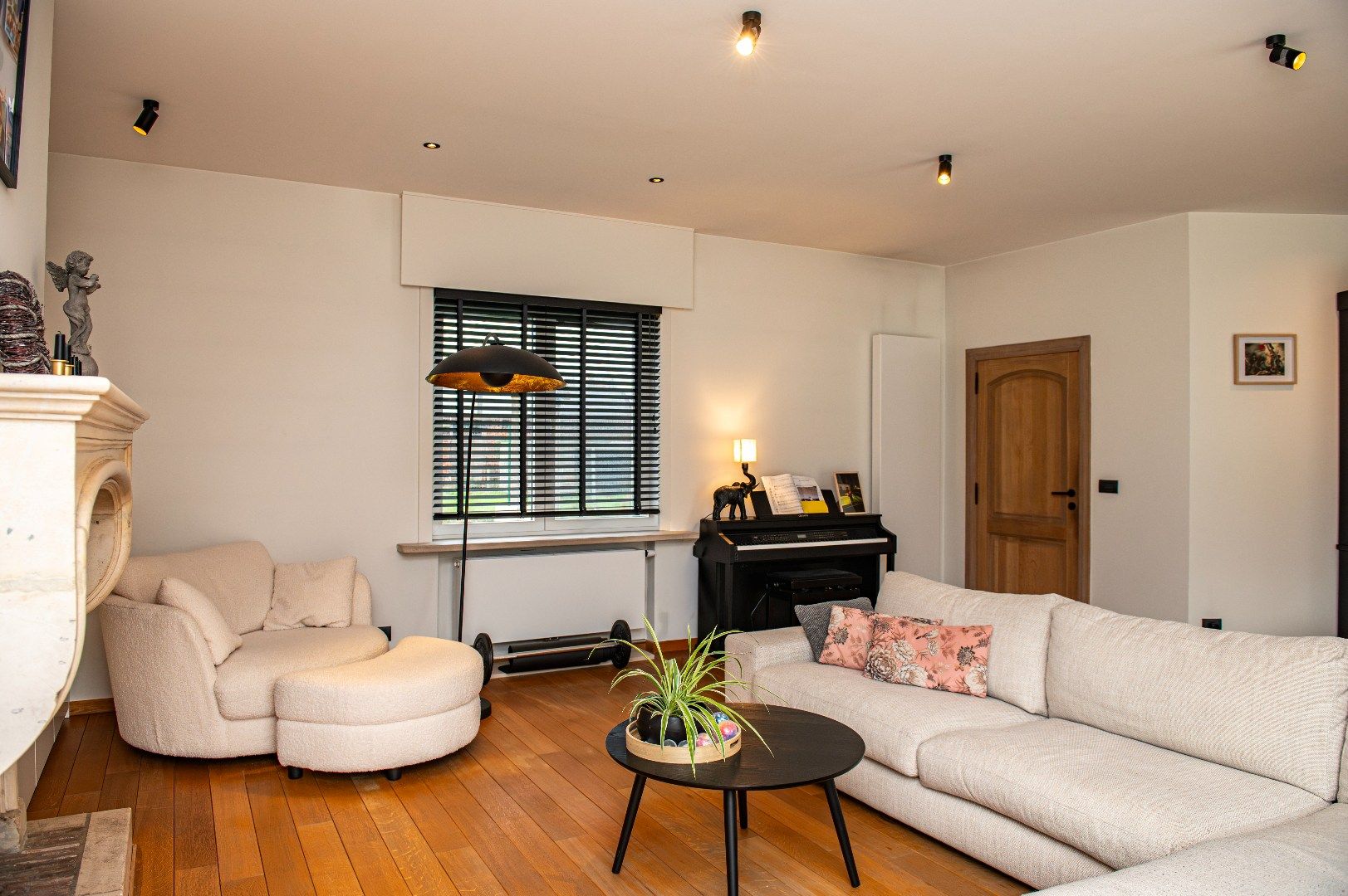 Prachtige landelijke villa met zwemvijver en paardenfaciliteiten 13.459m² foto 11