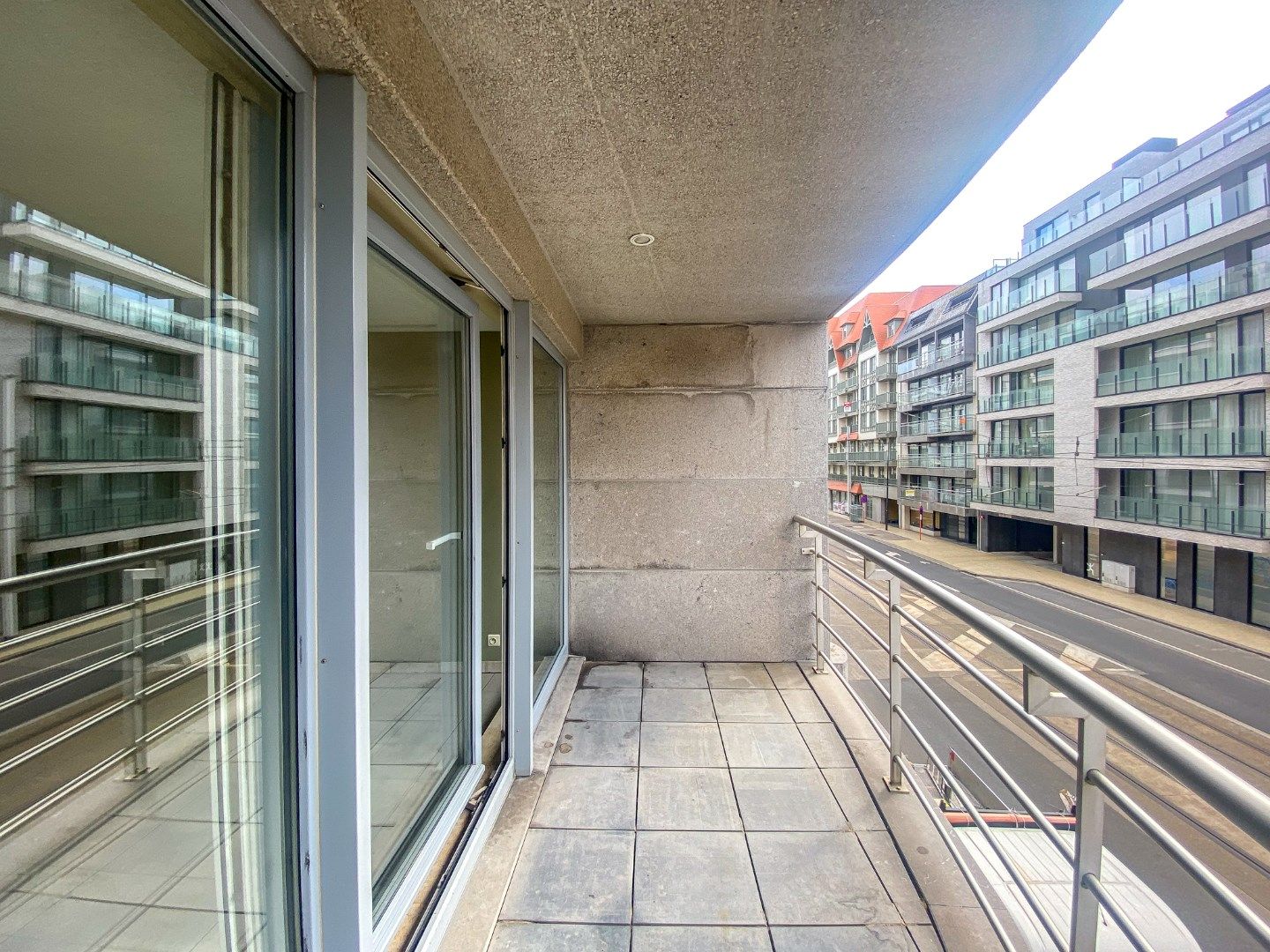Goed gelegen 2-slaapkamerappartement te Oostduinkerke-Bad vlakbij de winkelstraat en het strand.  foto 18