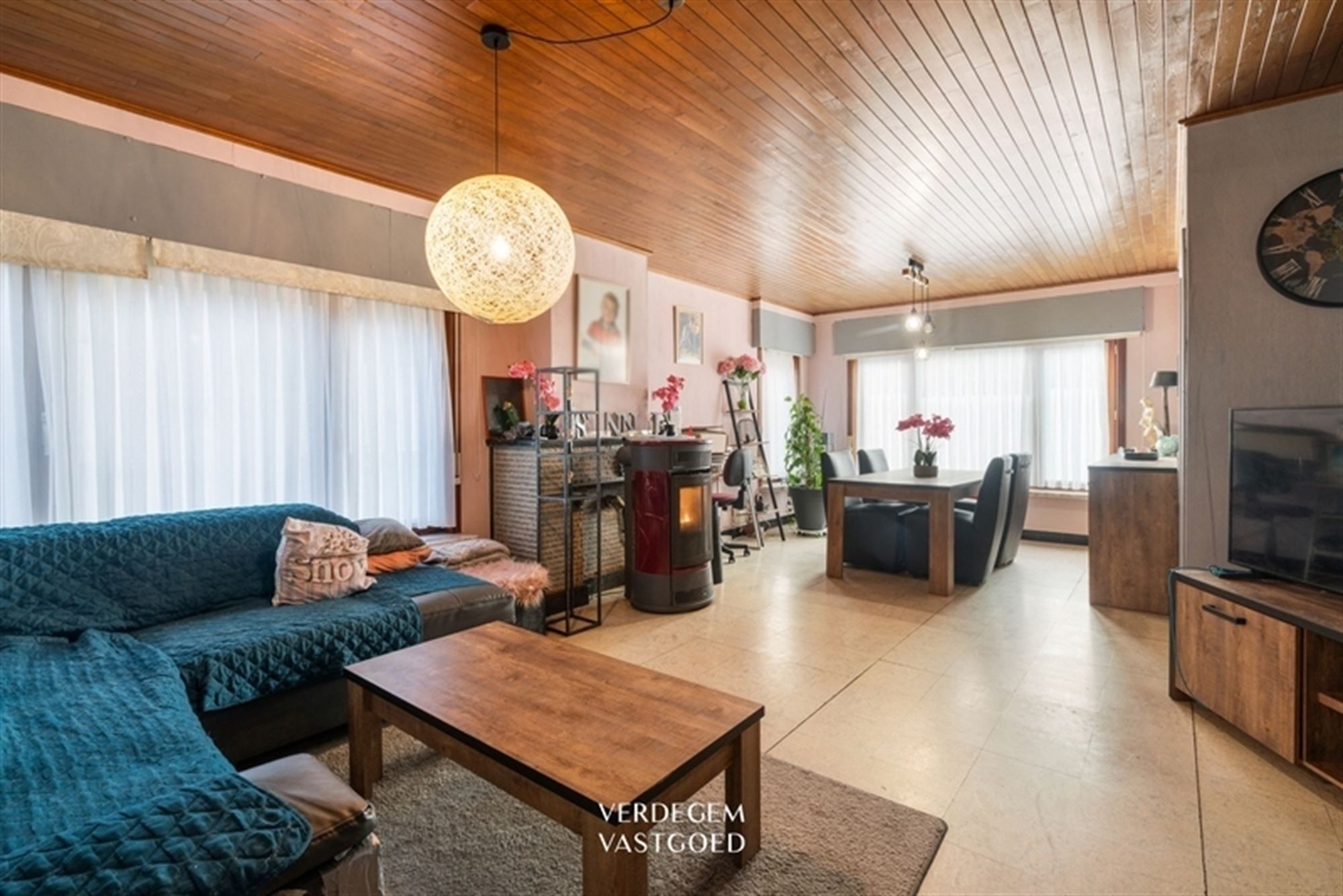 Te renoveren halfopen woning met 3 slaapkamers en tuin foto 2