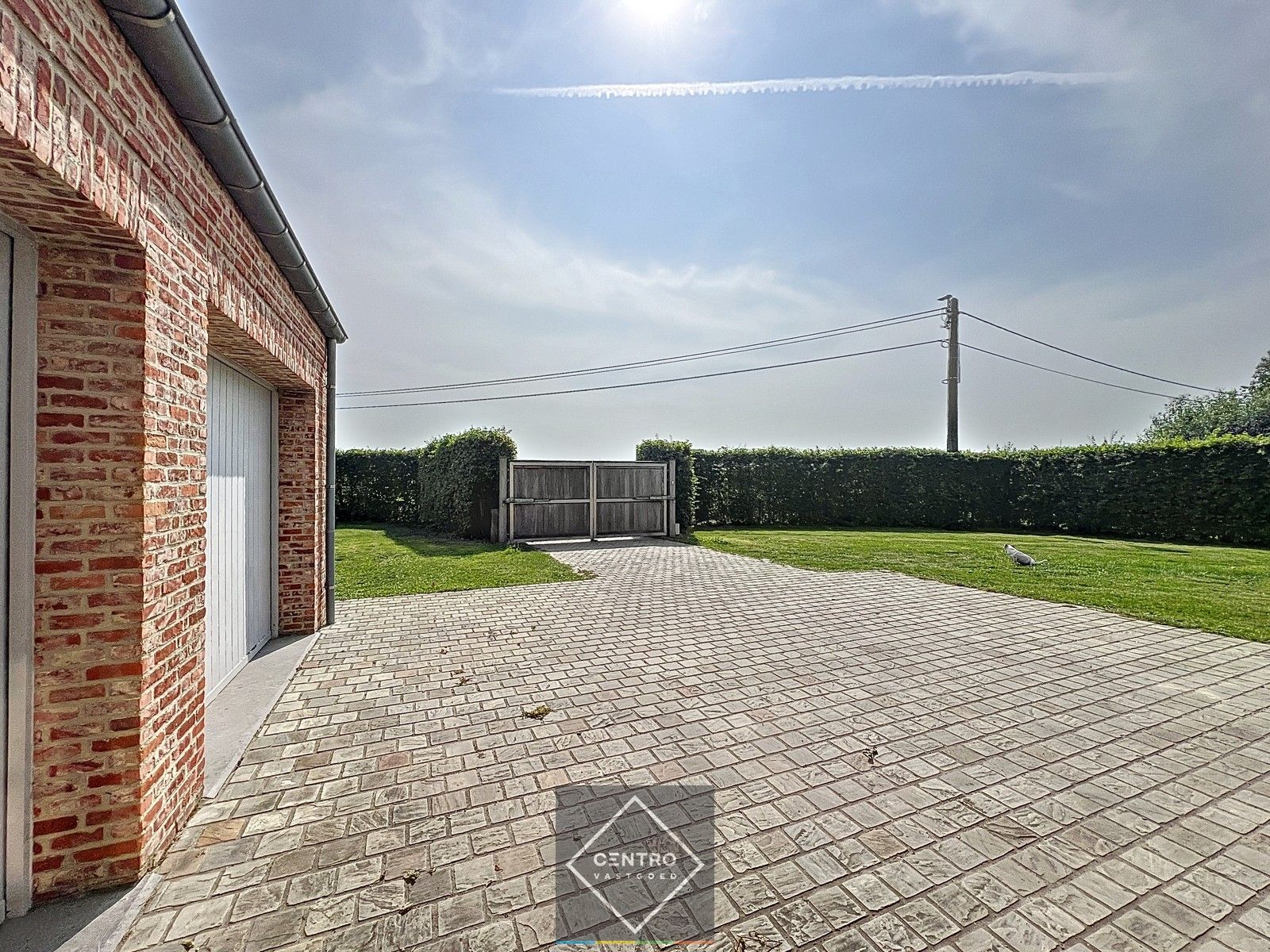 Prachtige LANDELIJKE VILLA in pastorijstijl (EPC-score B) met zwembad en weide achteraan op een perceel van 2.730m² te IZEGEM ! foto 8