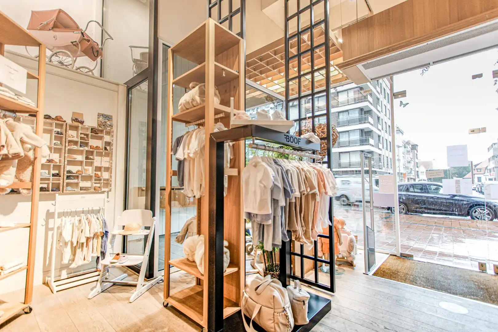 Zeer centraal gelegen handelspand op Lippenslaan 207, 306m² glv plus mezzanine, kelder en garage foto 13