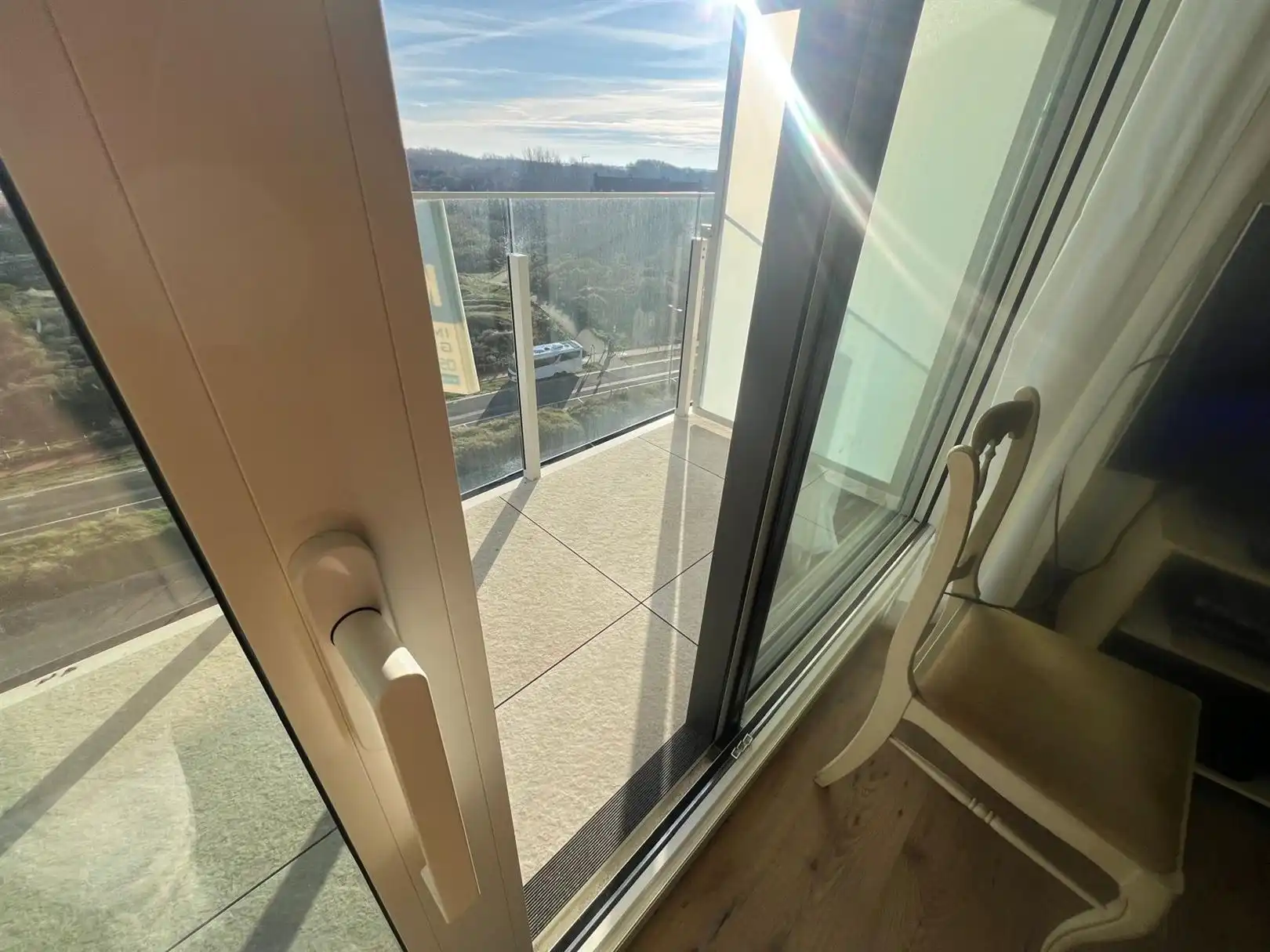 Zongerichte studio met prachtig zicht op duinen en groot terras foto 11