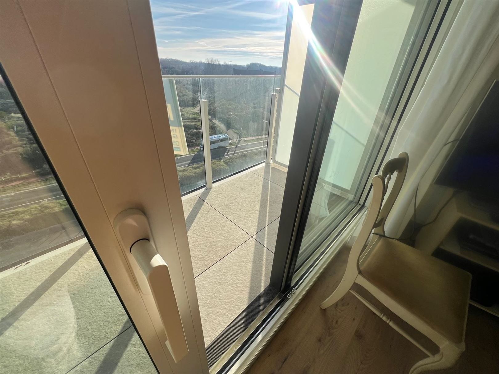 Zongerichte studio met prachtig zicht op duinen en groot terras foto 11