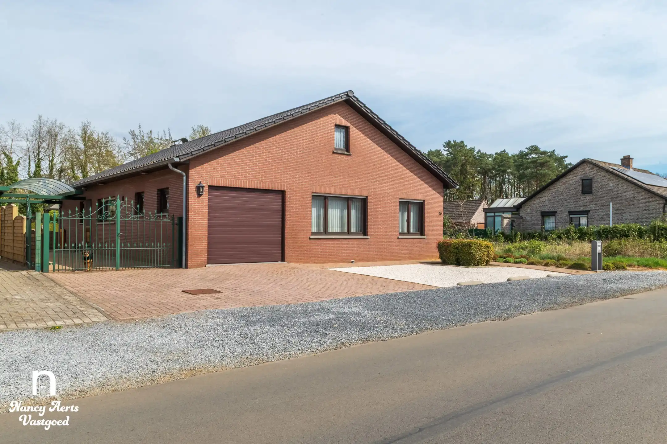 Lichtrijke woning met prachtige tuin en groeipotentieel foto 2