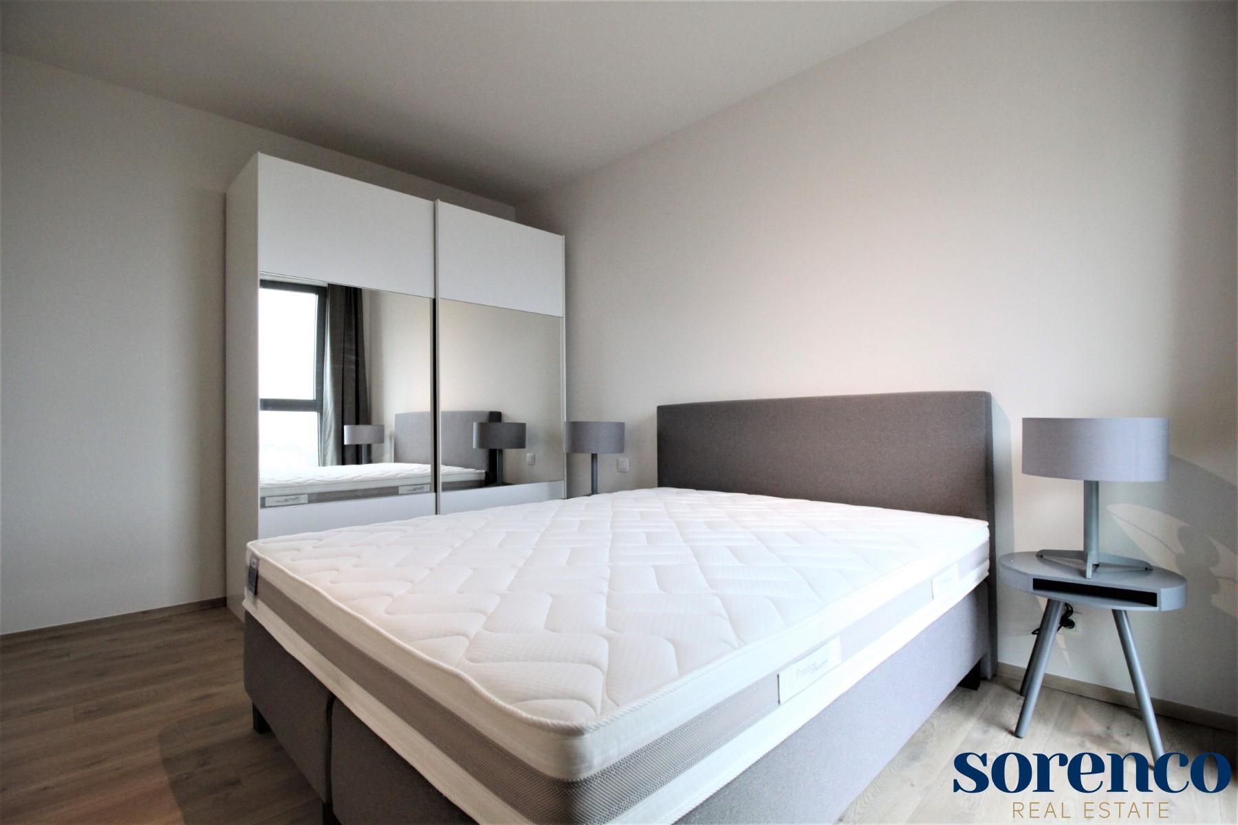 Lumineus 2 slaapkamer app. met terras te Antwerpen + P foto 11