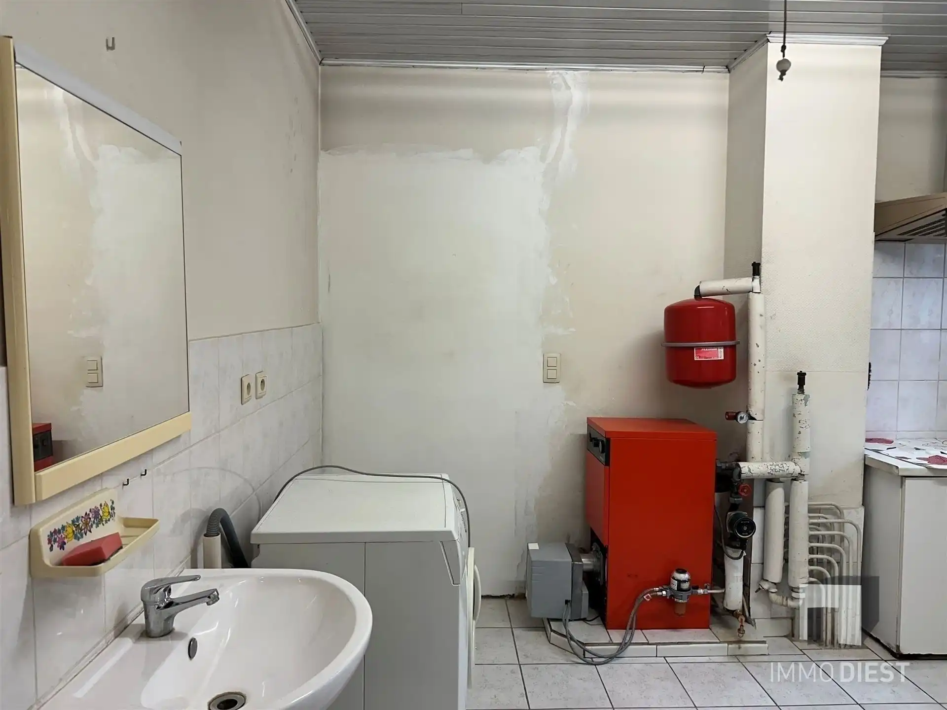 Woning met stalling/opslagplaats en weiland foto 17