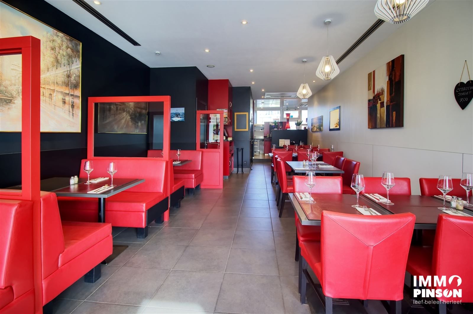 Goed uitgerust restaurant of handelspand foto 2