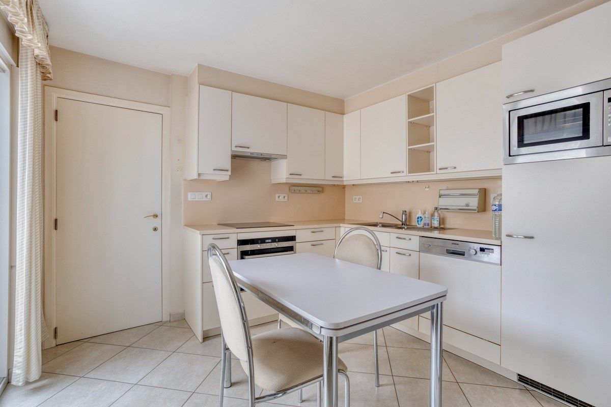 Ruim en gerenoveerd burgerwoning met stadstuin in het hart van Halle foto 8