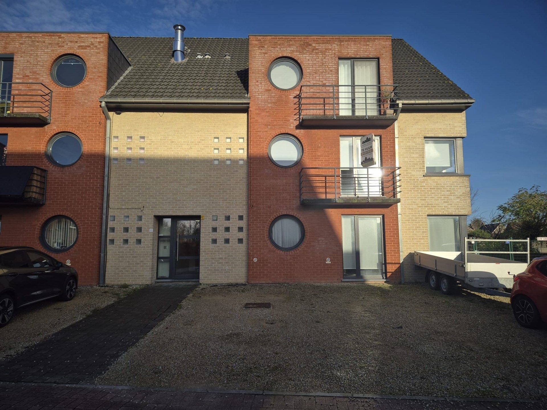 Zeer mooi rustig gelegen instapkaar appartement met garage. foto {{pictureIndex}}